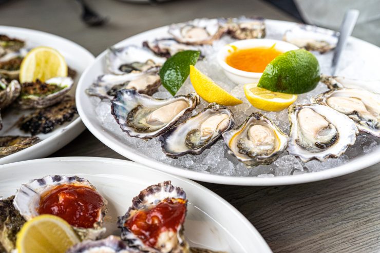 How to Serve and Eat Raw Oysters at Home - The Star Moments