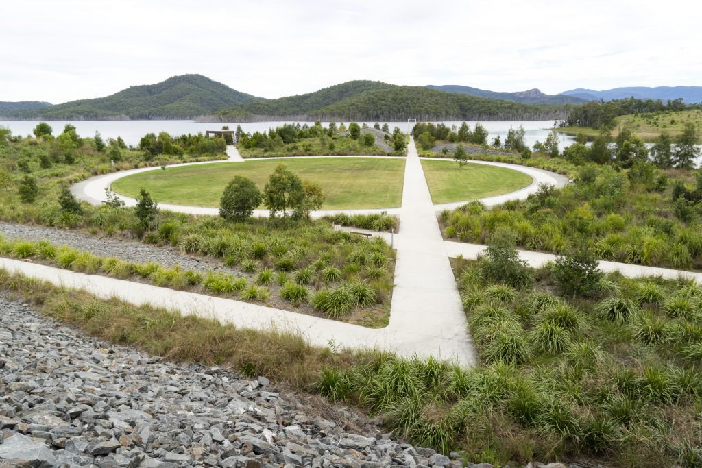 Park beside the Hinze Dam